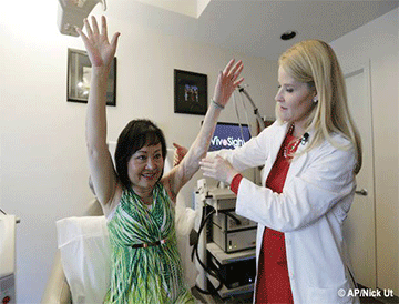 Kim-Phuc-with-nurse