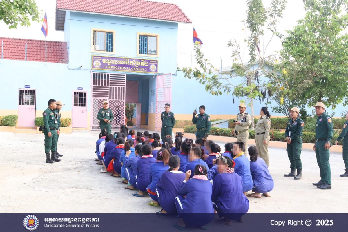 ទណ្ឌិតជាស្ត្រី​៤០​នាក់ ផ្ទេរពី​ពន្ធនាគារ​ខេត្តកណ្តាល ទៅ​មណ្ឌល​អប់រំ​កែប្រែ​ទី​២ កុំឱ្យ​ចង្អៀត​ណែន