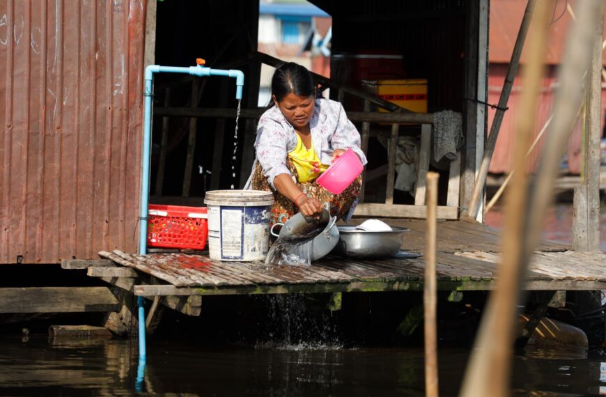 ការផ្គត់ផ្គង់សេវាទឹកស្អាតនៅតាមជនបទជាមធ្យោបាយឱ្យពលរដ្ឋមានអនាគតភ្លឺស្វាង